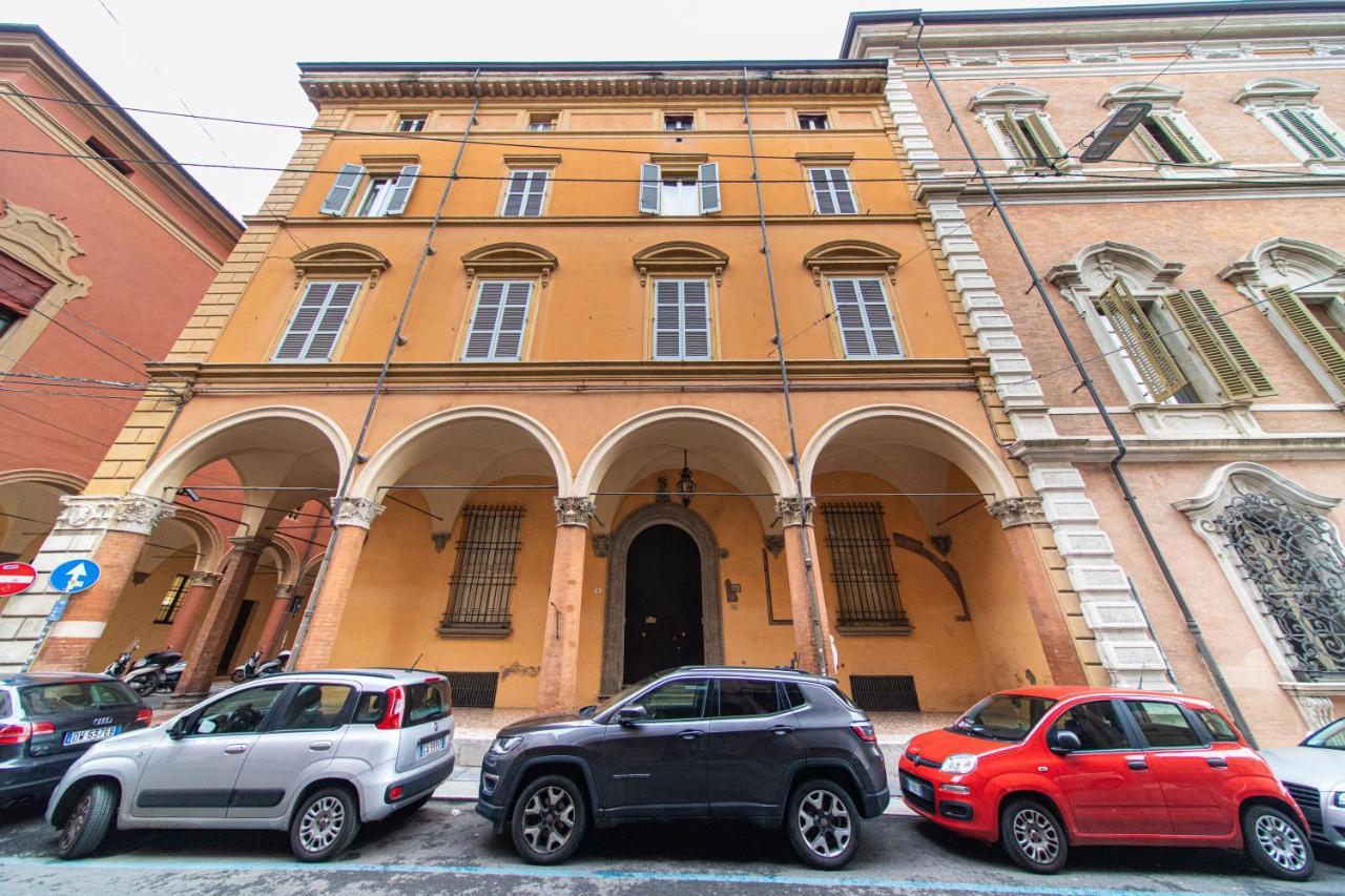 Lussuoso Appartamento Nel Cuore Di Bologna Luaran gambar